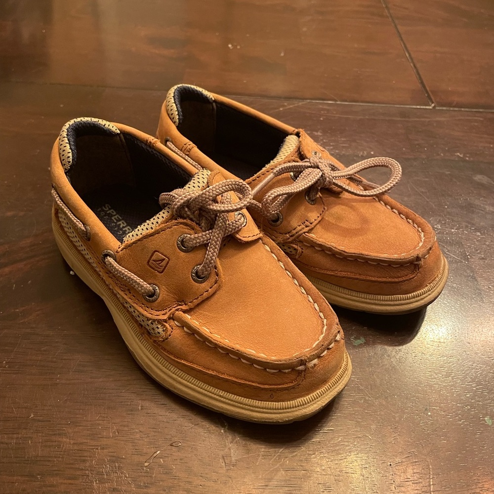 Sperry Tan Dress Shoes with Moccasin Stitching and Rawhide Laces